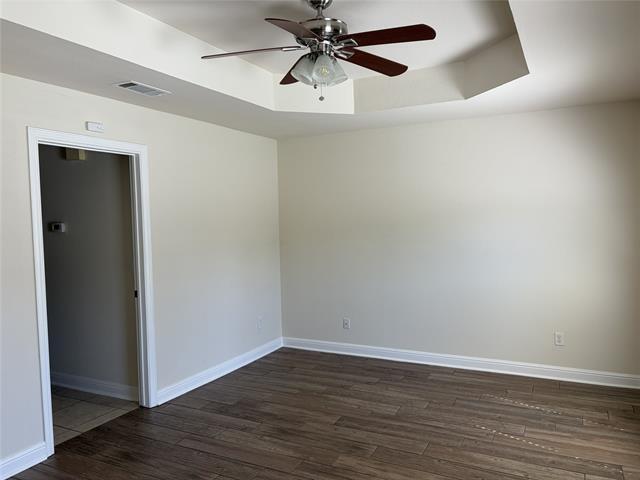 Building Photo - 1001 Meadow Creek Dr