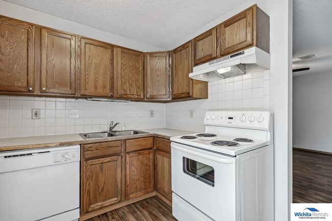 Building Photo - 3 bedroom 2 bath duplex - Derby Schools