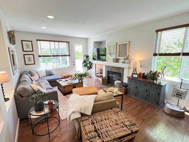 Building Photo - Wonderfully Updated 3 Bed 2.5 Bath Foothil...