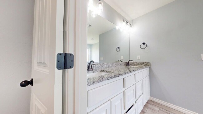 Building Photo - 12580 NE Meers Porter Hill Rd