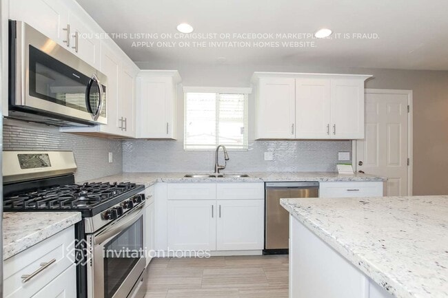 Building Photo - 1539 W 7th St