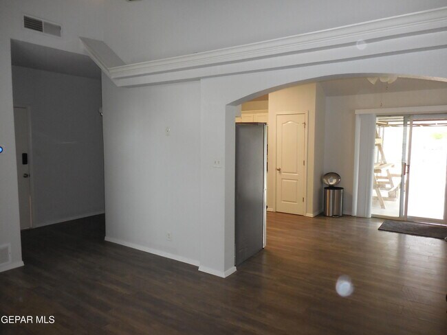 Building Photo - 356 Jardin Bello Ave