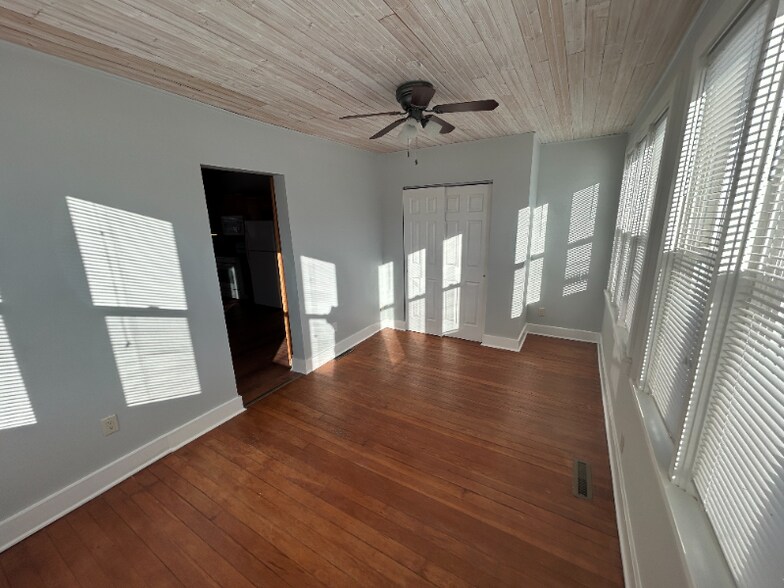 Building Photo - 201 Bonito St