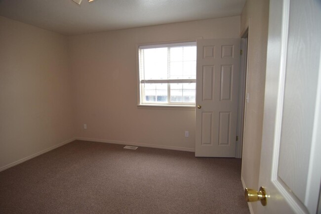 Building Photo - 1391 N 240 W