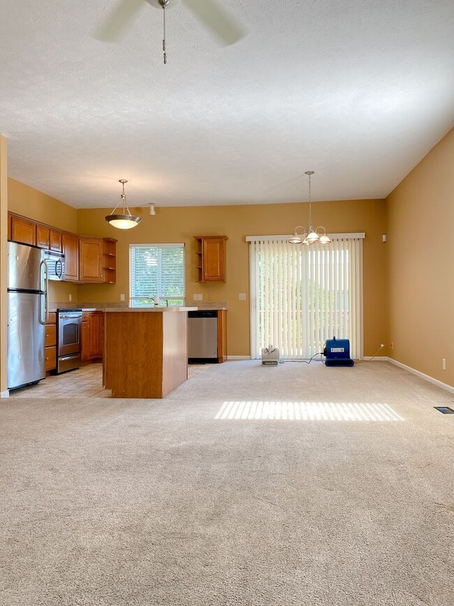 Building Photo - Beautiful 3 bed, 2 bath house at $2095 *PR...