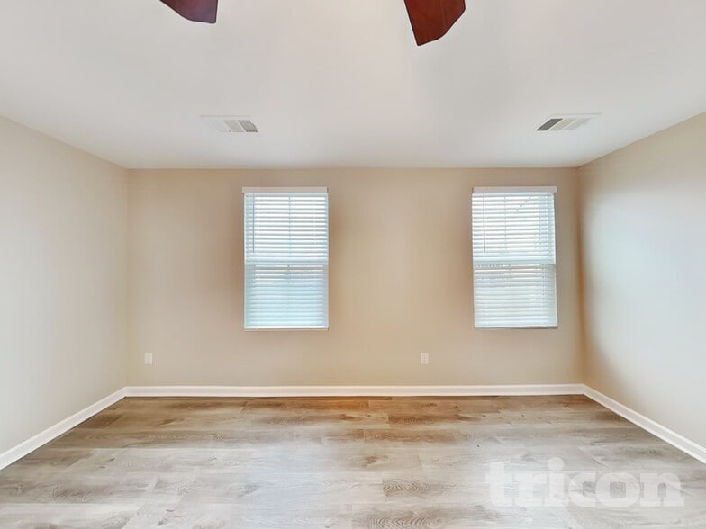 Building Photo - 1868 Belle Arbor Dr