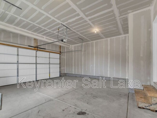 Building Photo - 1290 N 3960 W
