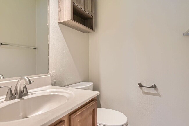 Building Photo - 512 Eberhart Ln