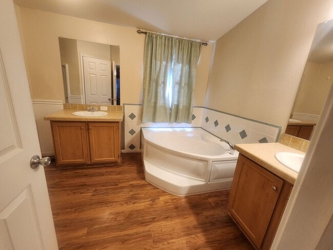 Building Photo - Sunmore Estates Large 3 Bedroom 2 bath Home