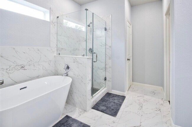 Building Photo - 3510 Oleander Ave