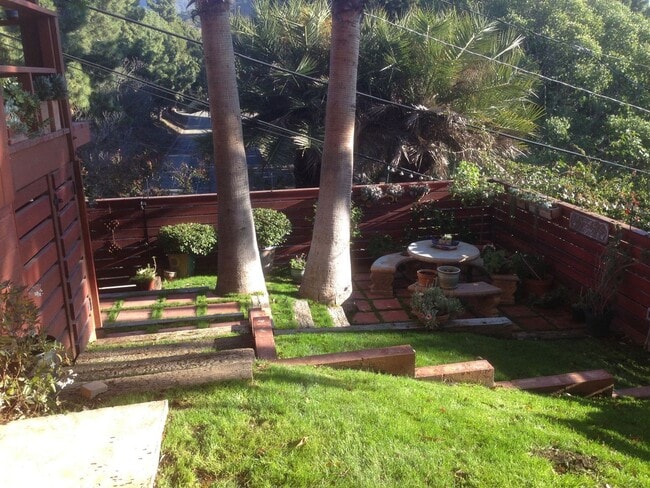 Building Photo - CALL TO BOOK!! Historic & Remodeled 2-Bedr...
