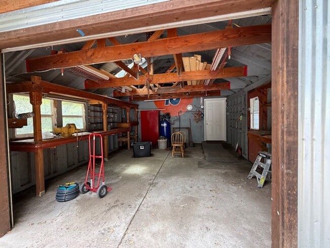 Building Photo - Welcome Home to Karas Lane. In the Country...