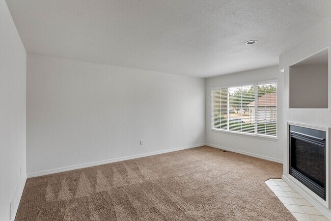 Building Photo - Spacious 2 bedroom 3 bath Townhome - South Fort Collins