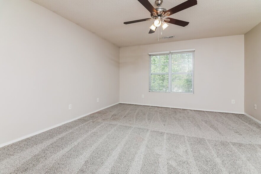 Building Photo - 3032 Van Dorn Rd