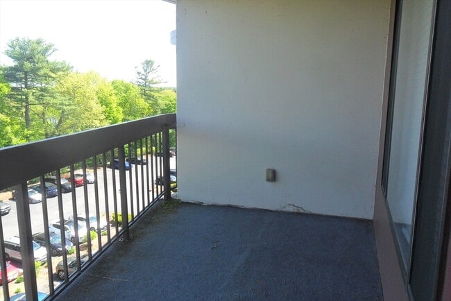 Building Photo - 1550 Worcester Rd