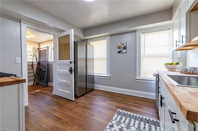 Building Photo - 3693 W 140th St