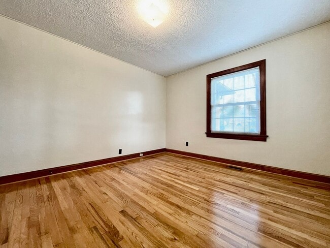 Building Photo - All Brick Ranch Home in Kempsville W/HUGE Yard - Sunroom - Detached 2-Car Garage PLUS Workshop & ...