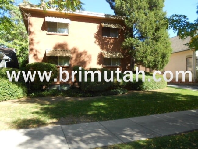Building Photo - 243 600 E
