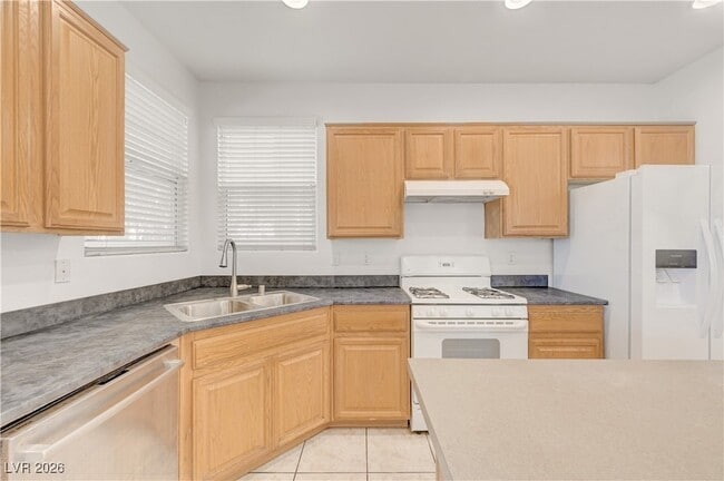 Building Photo - 9260 Pembrook Falls Ave