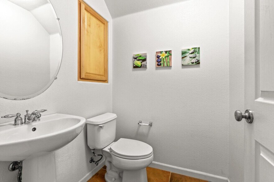 Bathroom downstairs - 507 Dante Cir