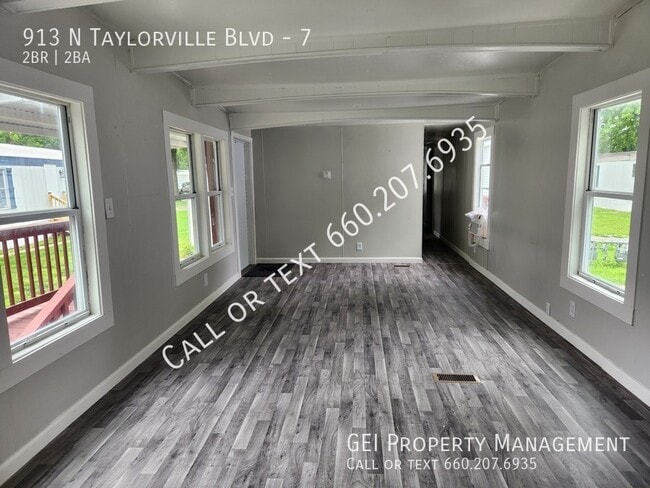 Building Photo - 913 N Taylorville Blvd
