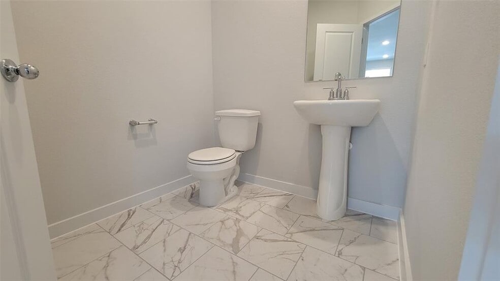 Building Photo - 605 W South St