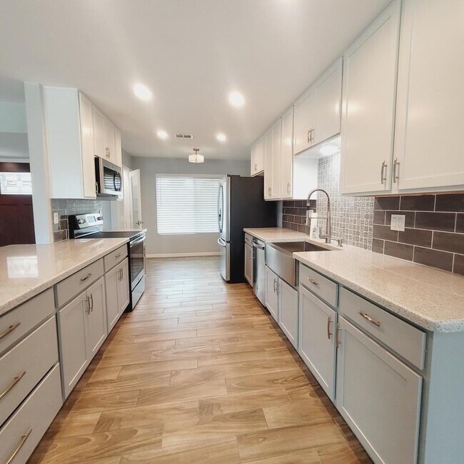 Building Photo - 14014 N Cameo Dr