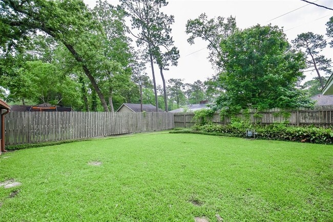 Building Photo - 2910 Colonial Dr