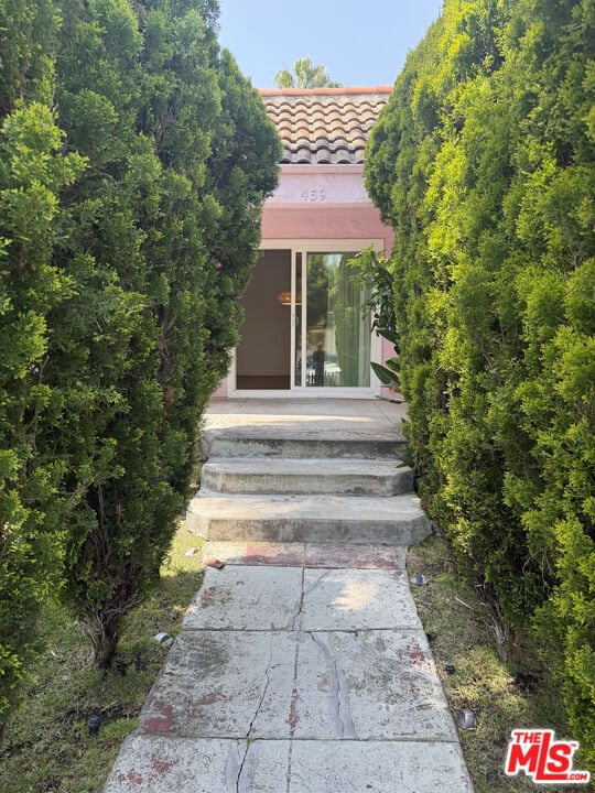 Building Photo - 459 S Holt Ave