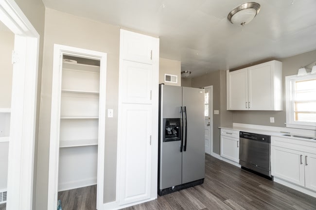 Building Photo - 603 W 18th St