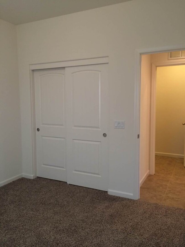Building Photo - BEAUTIFUL  4+2 - $2550+$2550 Deposit - 93313