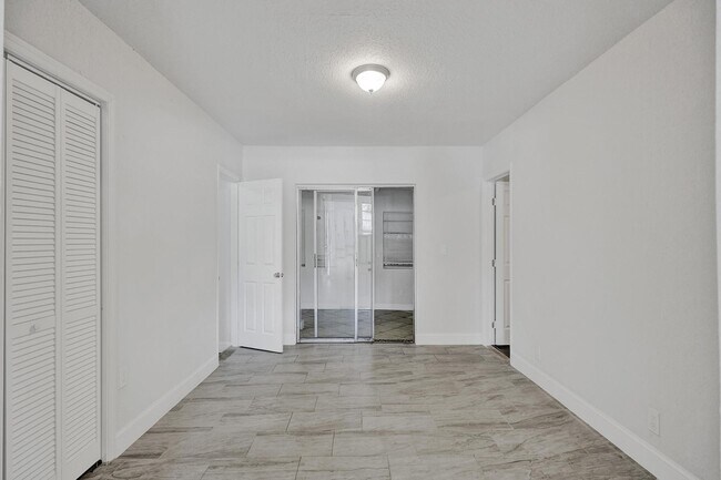 Building Photo - 651 SW 15th St