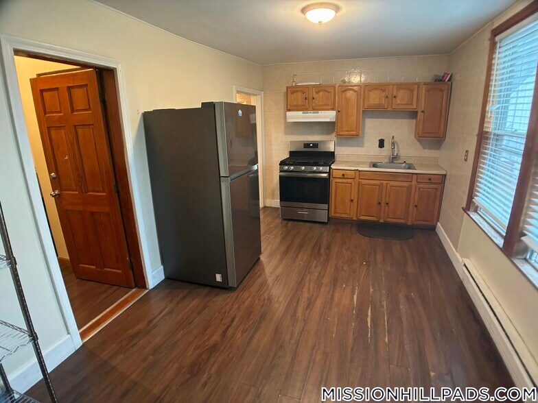 Building Photo - 739 Parker St