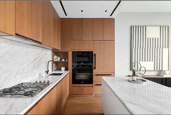 Building Photo - 570 Broome St