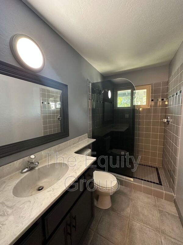 Building Photo - 1522 W Monte Vista Ave