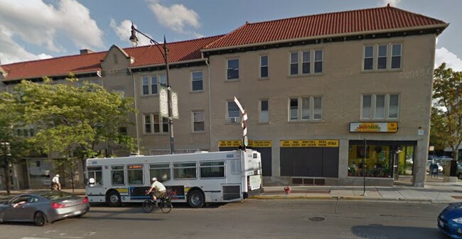 Building Photo - 2-Bedroom, Top-Floor Condo in North Rogers Park