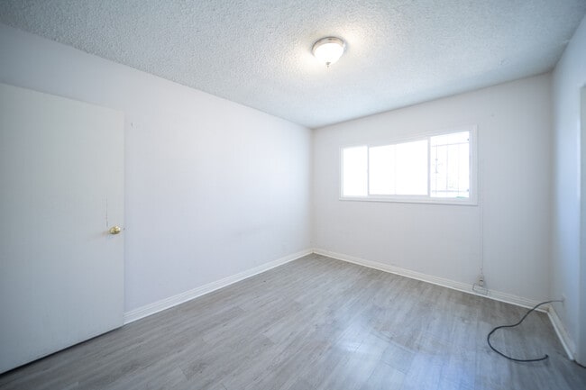 Building Photo - 118 E Shady Grove Dr