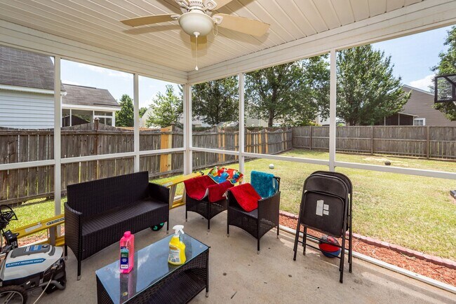 Building Photo - 5 Bedroom 3 Bath Home in Moss Grove Planta...