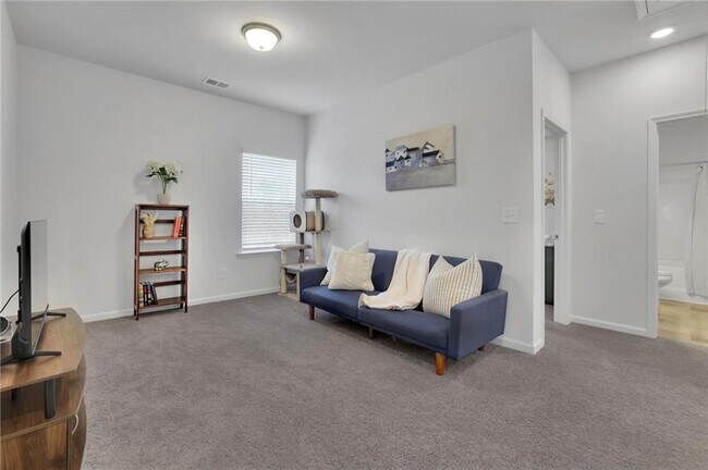 Building Photo - 803 Dundee Wy