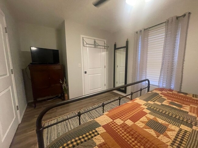 Building Photo - Recently Renovated Furnished 3 Bedroom 2 Bath Condo/ Apartment for Rent in Branson, MO