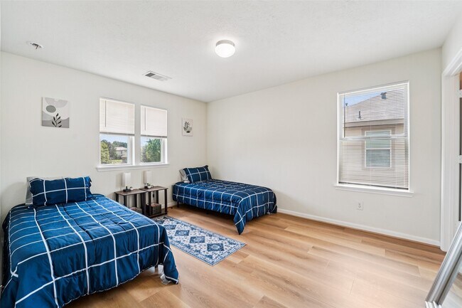 Building Photo - 4306 Lake Cypress Cir