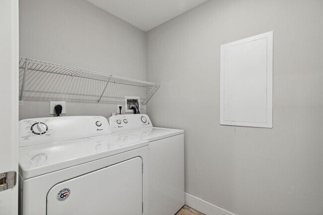 Building Photo - 1845 E Huntingdon St