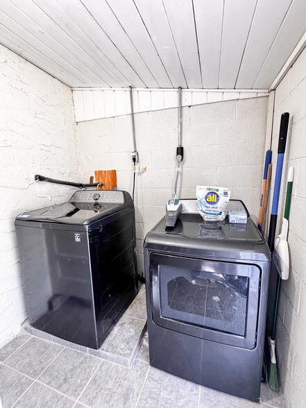 Laundry Room - 813 N Spair St