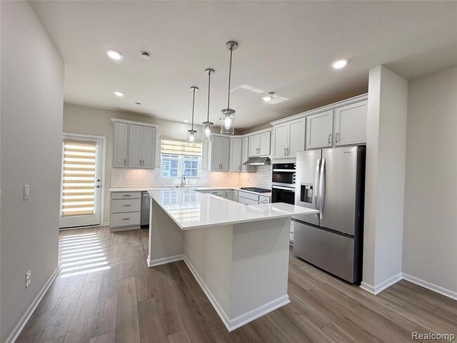 Building Photo - 359 N Sydney Ct