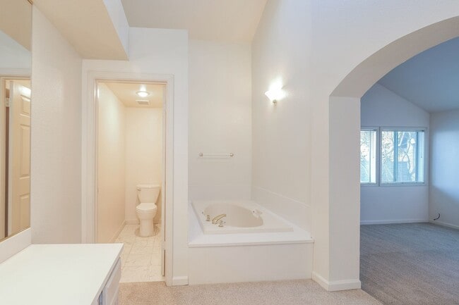 Building Photo - PURE Property Management Presents: Elegant 2 Bedroom Condo in Fountaingrove!