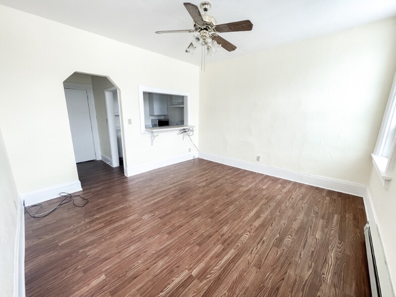 Building Photo - 405 Morgan St