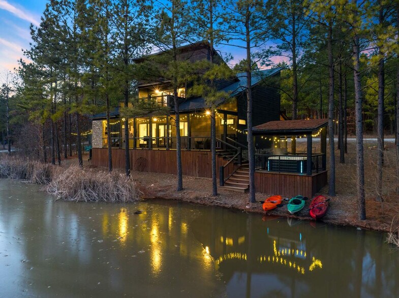 Building Photo - 222 Lost Creek Trl