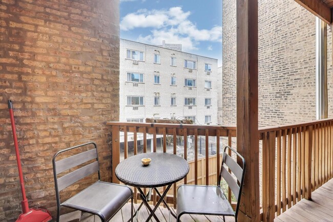 Building Photo - 3755 N Pine Grove Ave