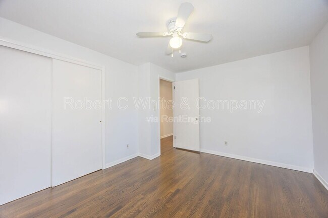 Building Photo - 32 Marshall St