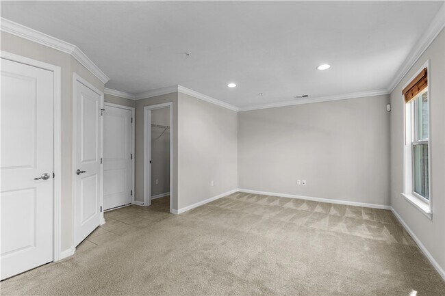 Building Photo - 410 Fairmont Dr